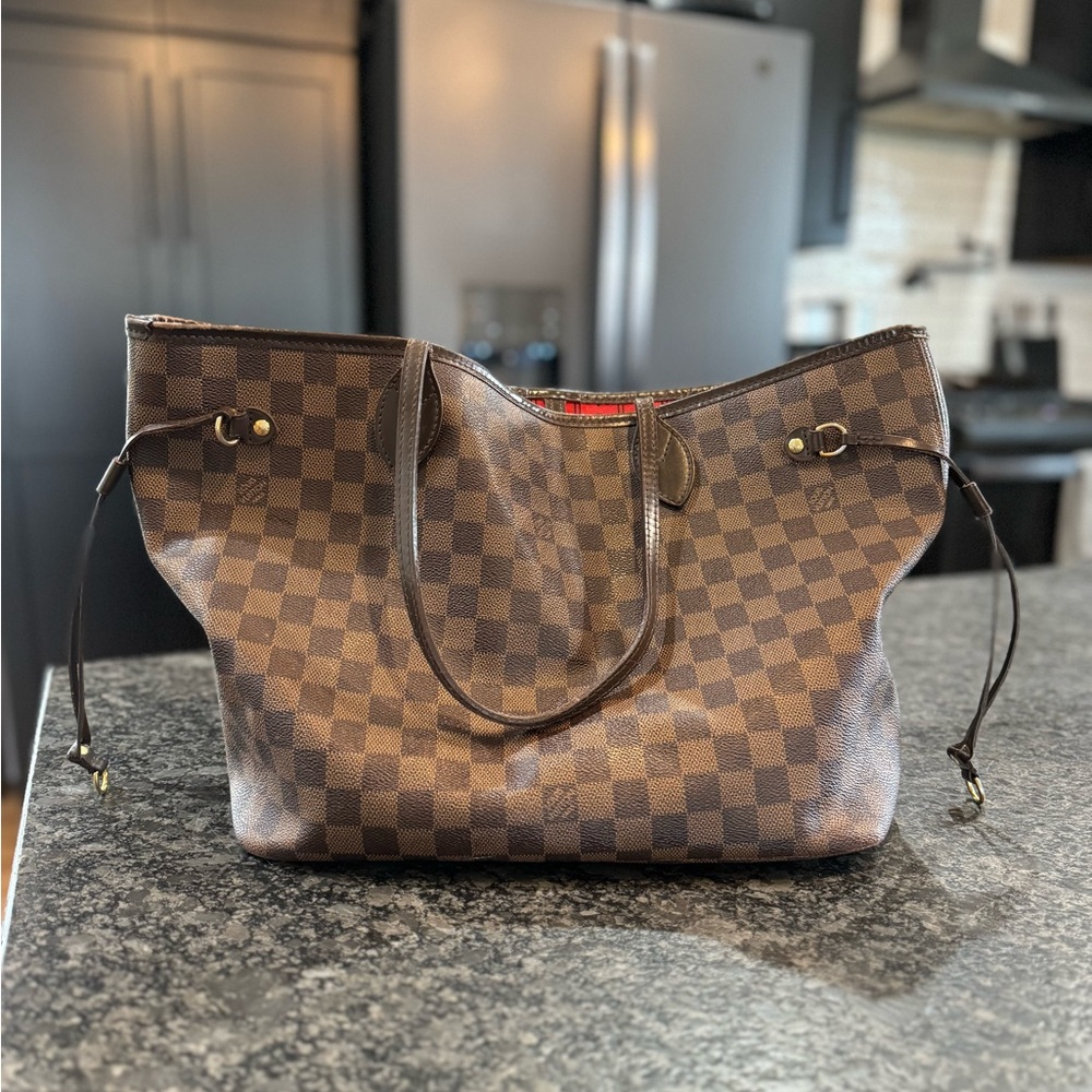 Louis Vuitton MM Neverfull